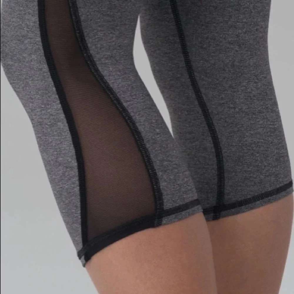 Lululemon Athletica Trains Times Crop 17”‎ Heathered Pant - Picture 4 of 12